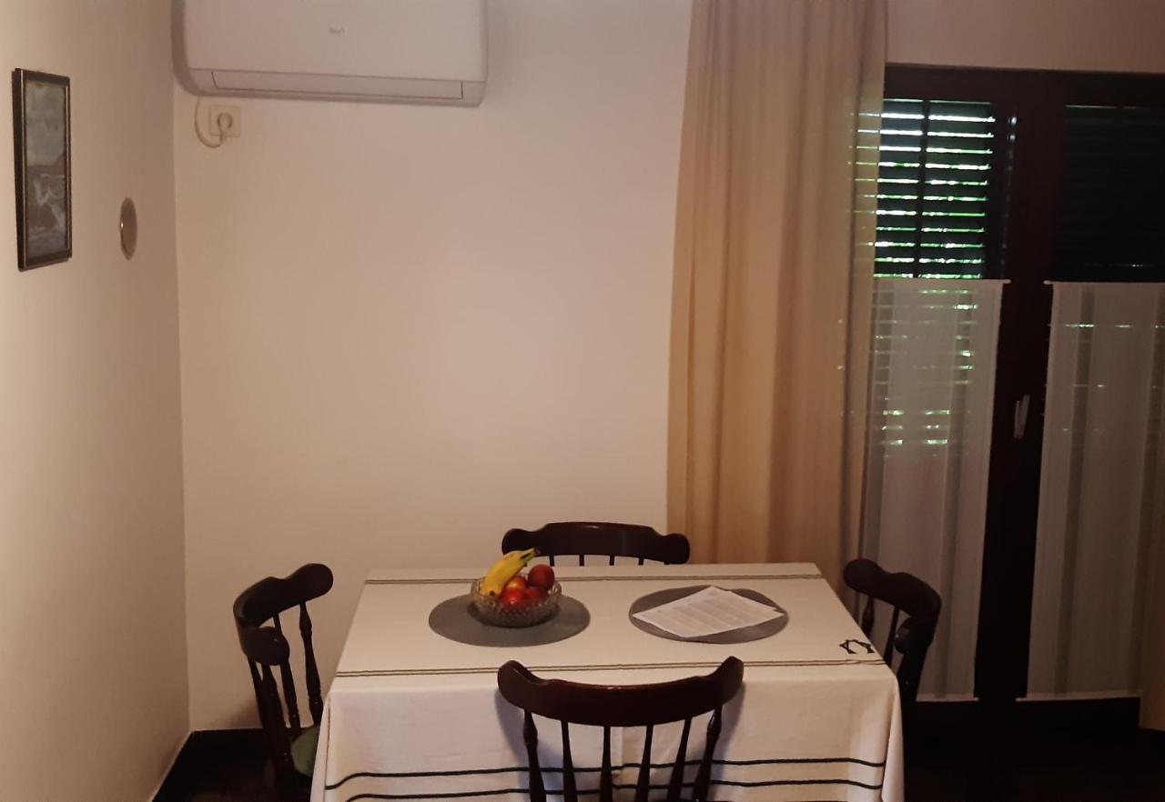Ina 2 Apartment *
