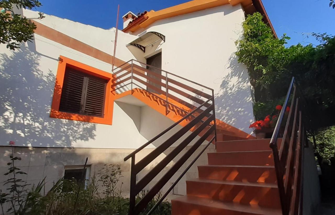 Ina 2 Apartment Funtana