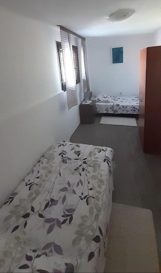Ina 2 Apartment Funtana